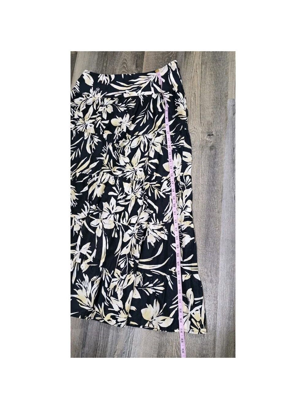 Jones New York Signature Size 6 Tiered Skirt Navy and Beige Floral Motif lined - Picture 8 of 11